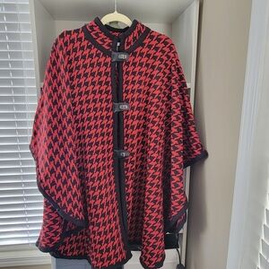 Red & Black Houndstooth Cape Poncho Shawl NWOT #2885